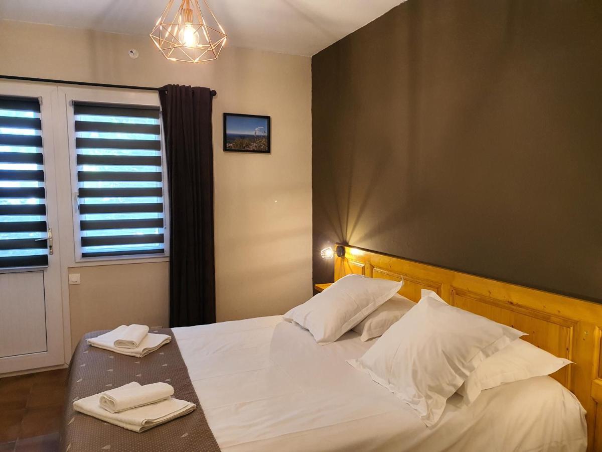 Logis Hotel Restaurant L'Escarbille Сен-Мартен-д'Ардеш Екстер'єр фото